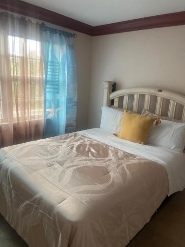 Postel nebo postele na pokoji v ubytování Home away from home