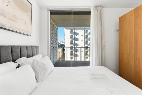 New Luxurious, Spacious Studio With Parking