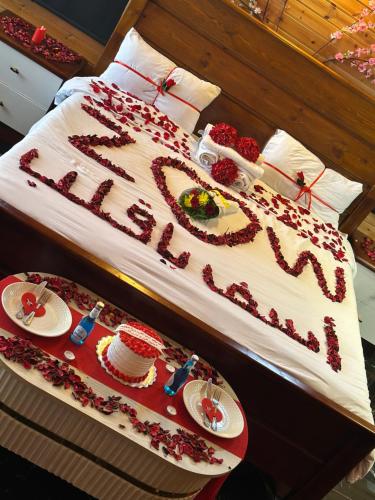 a cake that says happy birthday on a bed at أكواخ الهدهد in Ajloun