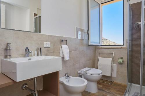 Ένα μπάνιο στο Villa Montemar