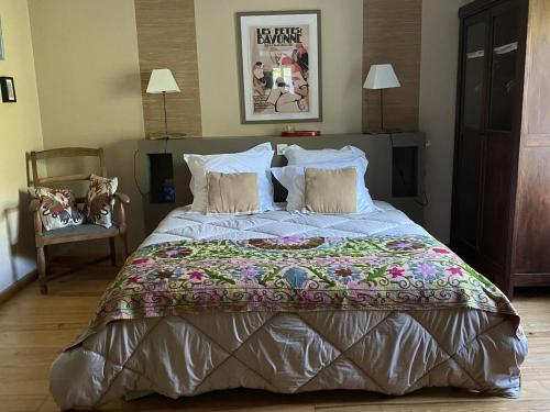 Postel nebo postele na pokoji v ubytování Maison Narbay 2 p