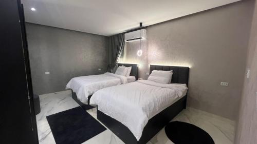 Ένα ή περισσότερα κρεβάτια σε δωμάτιο στο شقه فندقية على النيل