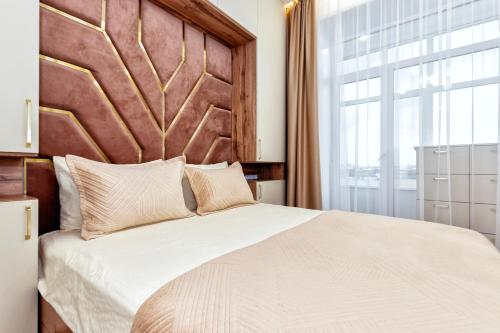 Ένα ή περισσότερα κρεβάτια σε δωμάτιο στο 2-комнатная квартира с видом на набережную, ЖК Абай Жолы