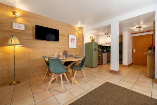 Petit social Cozy Sleeps 4 Mountain view 300m lift