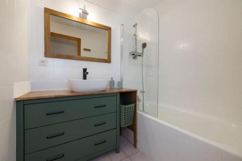 Petit social Cozy Sleeps 4 Mountain view 300m lift