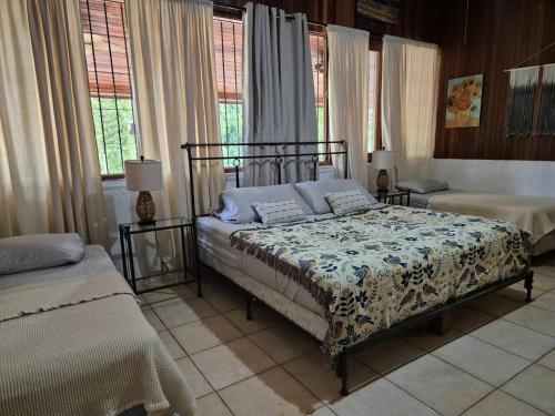 Postel nebo postele na pokoji v ubytování Lakefront house in Ometepe. Casa San Ramon