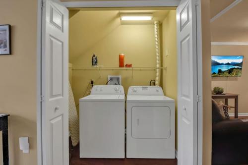 two washing machines in a laundry room with a doorway at Spacious 3 bed 3 bath Apartment No stairs in Buffalo