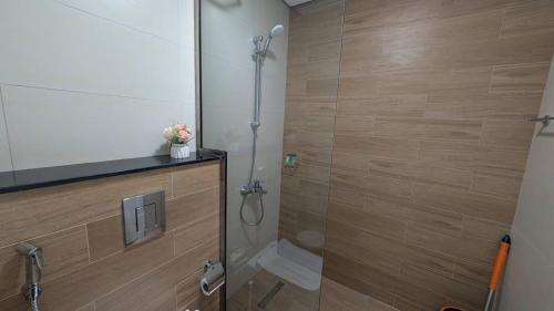 Ένα μπάνιο στο Stylish 1BR on Maryah Island Walk to Cleveland