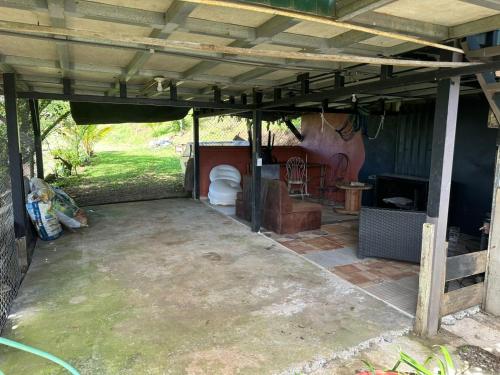 Εγκαταστάσεις μπάρμπεκιου για όλους τους επισκέπτες του κάμπινγκ