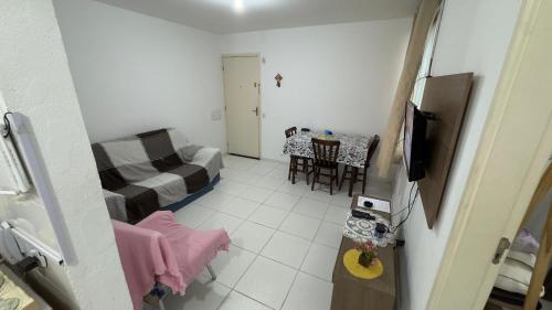 Μια τηλεόραση ή/και κέντρο ψυχαγωγίας στο Apartamento 2 quartos