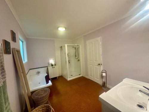 Ένα μπάνιο στο From Bush to Sea