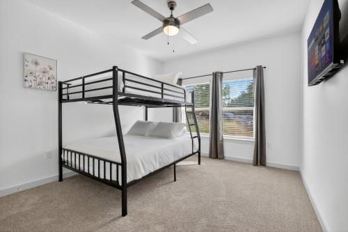 a bedroom with a bunk bed with a ceiling fan at Cozy 2 BR Apt |King Bed |Pool |Gym| Close to Mayo in Jacksonville