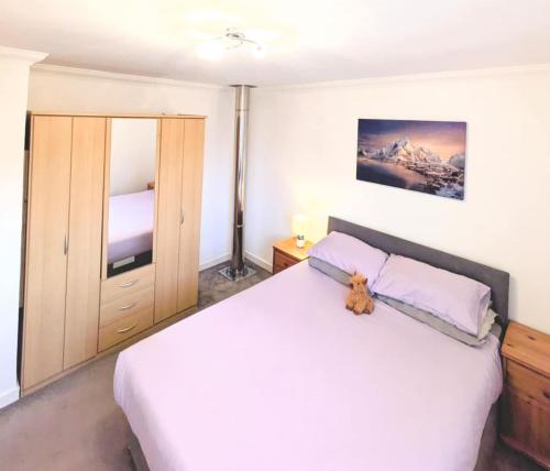 En eller flere senge i et værelse på Family Friendly Home in Fort William