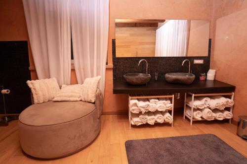 a bathroom with a large ottoman and a sink at Villa FARFA in Castelnuovo di Farfa