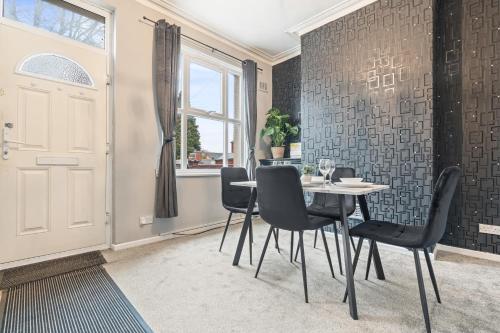 Fotografie z fotogalerie ubytování Cosy 2Bed home near Hospital - Town Centre - Uni & College v destinaci Bescot