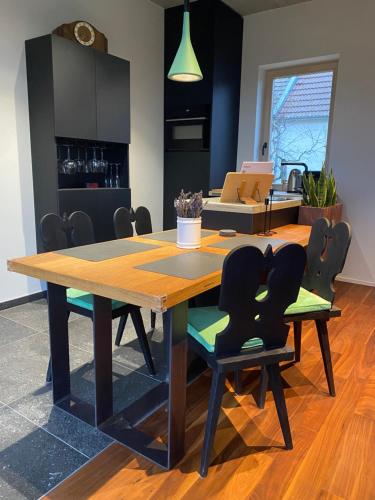 Φωτογραφία από το άλμπουμ του Wildwald Lodge σε Döbrönte