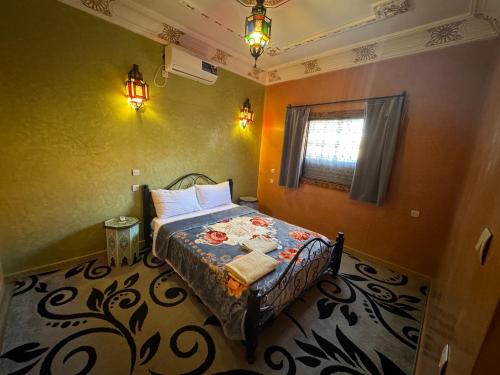 Ένα ή περισσότερα κρεβάτια σε δωμάτιο στο Dar Diafa Kaltom