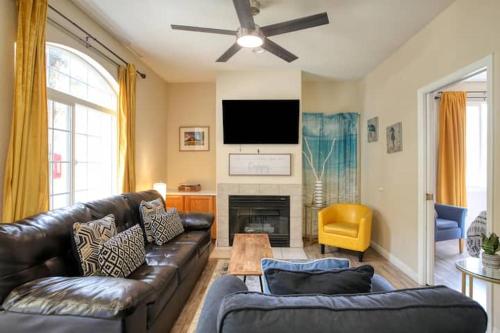 Μια τηλεόραση ή/και κέντρο ψυχαγωγίας στο The Groovy Sandpad