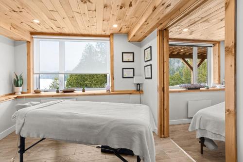 Ένα ή περισσότερα κρεβάτια σε δωμάτιο στο La Bienveillance #202 - Nature Loft with Office