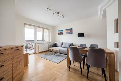 Bemowo Spacious Apartment by BookingHost