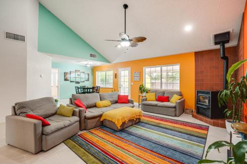 Un lugar para sentarse en Sip, Hike, Relax! Cottonwood Home 4 Mi to Old Town