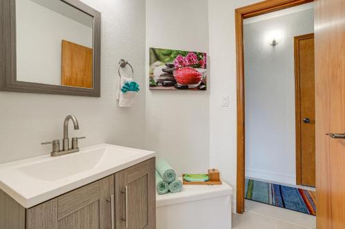 Un baño de Sip, Hike, Relax! Cottonwood Home 4 Mi to Old Town