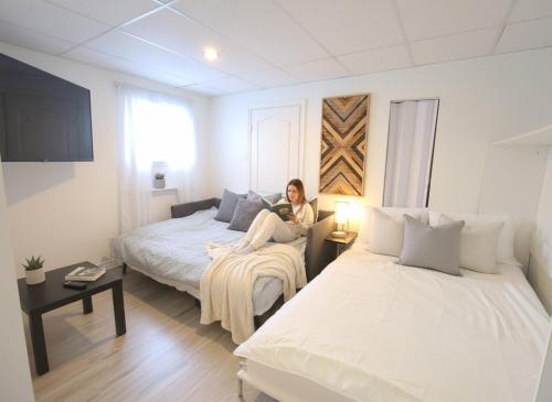 Ένα ή περισσότερα κρεβάτια σε δωμάτιο στο Cozy 1BR in Vieux-Longueuil +parking 14min Downtown