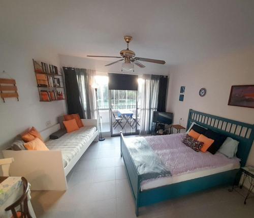 Apartment with pool near the beach