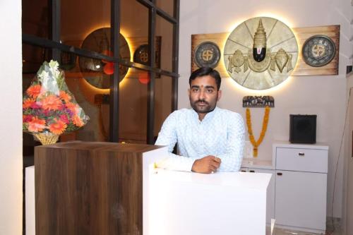 Khách lưu trú tại Shri Nivasa Inn