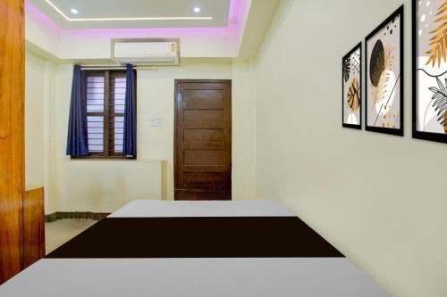 Postel nebo postele na pokoji v ubytování Hotel O Siva Jyothi