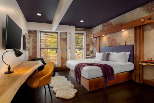 Ένα ή περισσότερα κρεβάτια σε δωμάτιο στο The Horton Hotel