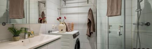 Ένα μπάνιο στο Midtbyen Apartment