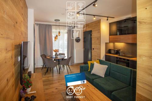 ENJOYHARRACHOV - Atraktivní slunný klimatizovaný apartmán 24 v centru Harrachova se saunou, parkováním, Wifi-WLAN, SAT, herní konzolí, Netflix zdarma a možností dobíjení auta jen 150m od lanovky