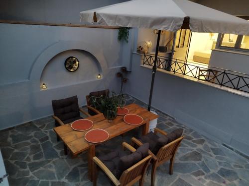 Moschato modern cozy apartment with private yard