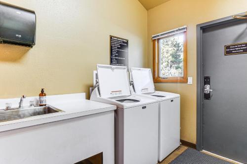 a bathroom with a washing machine and a sink at 1 Mi to Keystone Resort Mtn-View Family Escape! in Keystone