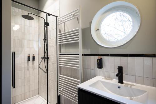 Ένα μπάνιο στο Boutique hotel the Grand