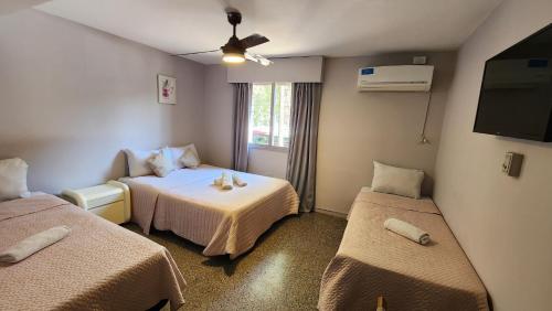 Postel nebo postele na pokoji v ubytování HOTEL JUAN B JUSTO GARDEN Pet friendly