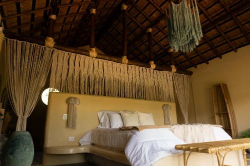 Ένα ή περισσότερα κρεβάτια σε δωμάτιο στο Holistic EcoHotel