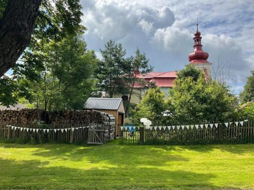 Jardín al aire libre en Apartmán Ekonomy
