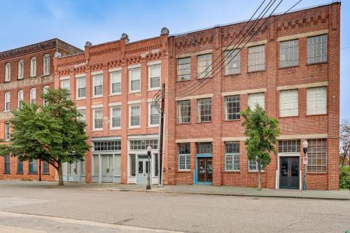 Ảnh trong thư viện ảnh của 1 Mi to UAB Campus Stylish Central City Loft! ở Birmingham