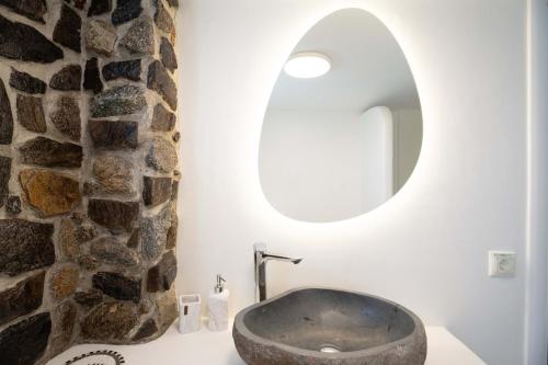 Koupelna v ubytování Ornos Beach House