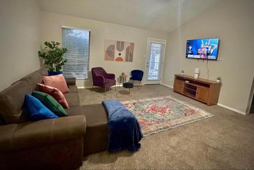 Μια τηλεόραση ή/και κέντρο ψυχαγωγίας στο Modern&Beautiful pool A plus ocation LongStayDiscount