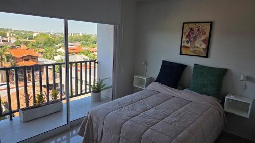 a bedroom with a bed and a balcony with a view at #2 Dpto 1 Hab, Shops Cerca, Pileta, Parrilla, Coch in Luque