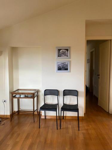 two chairs and a table in a room at Landi House in Uzzano