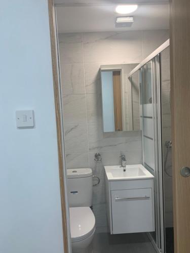 Et badeværelse på Theonos & Othonos Walled City Studio