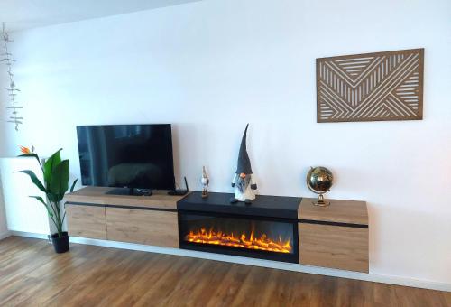 TV a/nebo společenská místnost v ubytování Ferienwohnung Sauerland Winterberg mit Traumhaftem Blick ins Tal