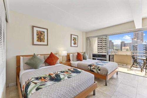 Ένα ή περισσότερα κρεβάτια σε δωμάτιο στο Ilikai 1407