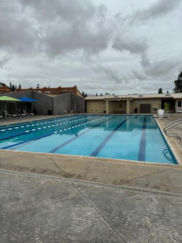 Πισίνα στο ή κοντά στο Hale Hie