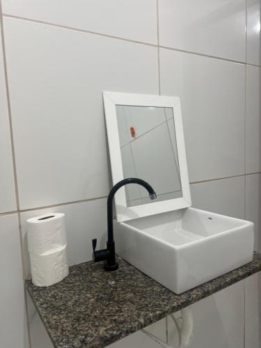 Ένα μπάνιο στο Apartamento da Kenia