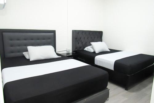duas camas lado a lado em um quarto em El ensueño em Manizales